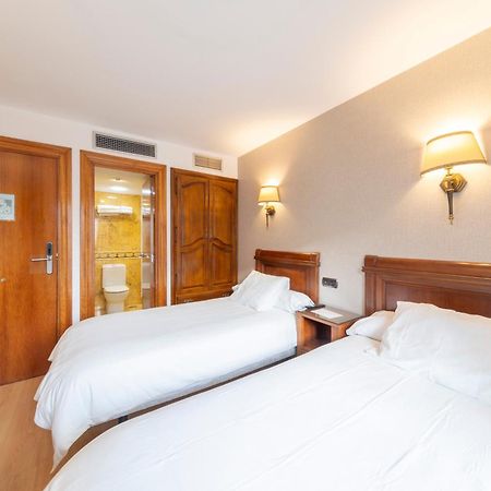Hostal Sin Recep24H Puerta De La Villa - Pet Friendly & Restaurante Almazán エクステリア 写真