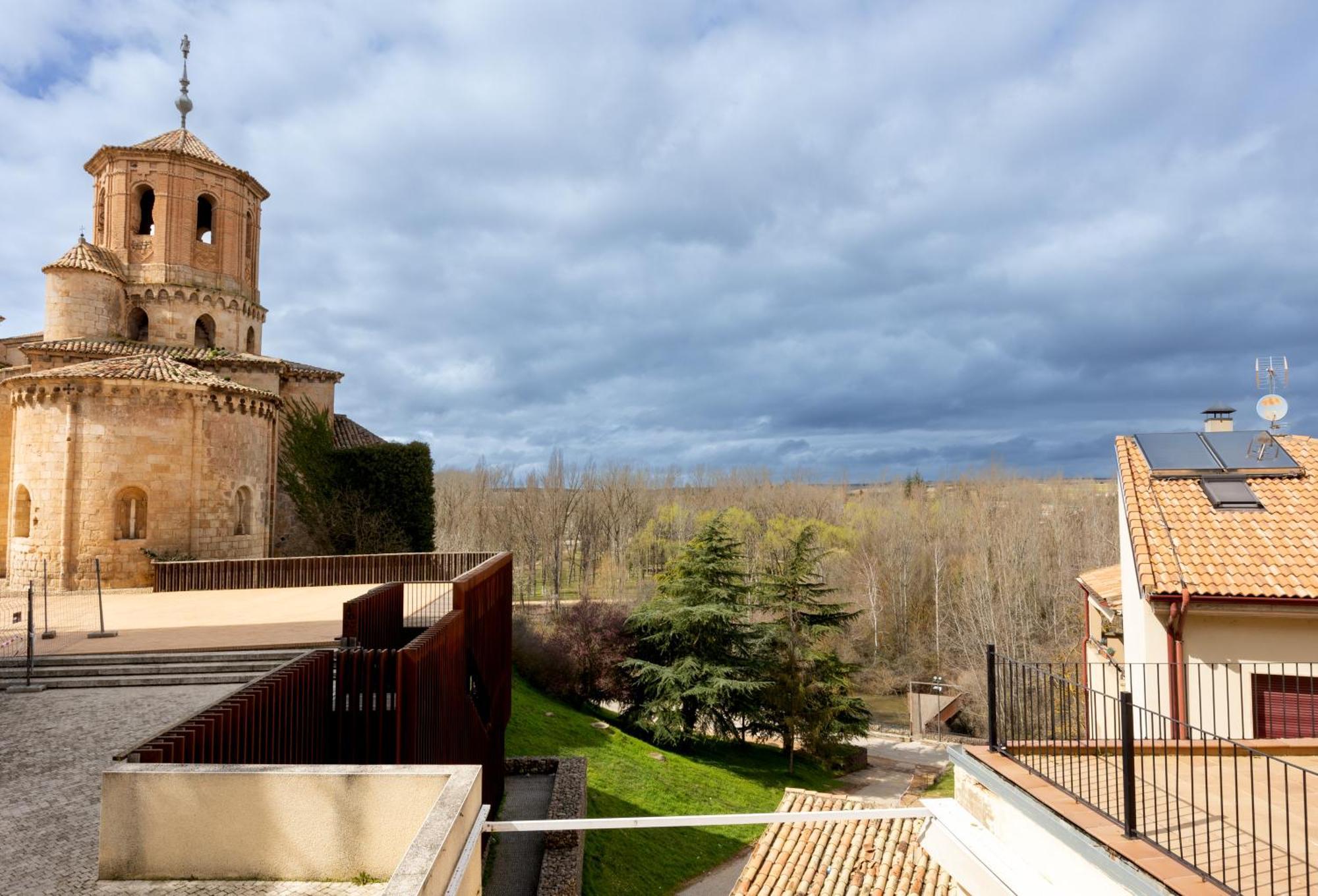 Hostal Sin Recep24H Puerta De La Villa - Pet Friendly & Restaurante Almazán エクステリア 写真