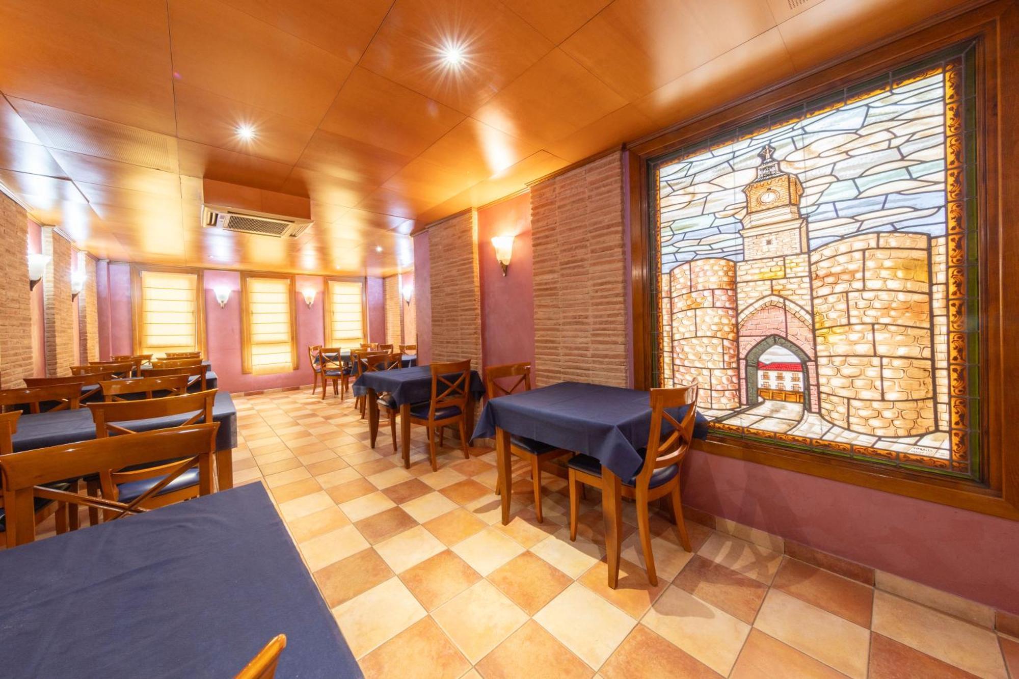 Hostal Sin Recep24H Puerta De La Villa - Pet Friendly & Restaurante Almazán エクステリア 写真