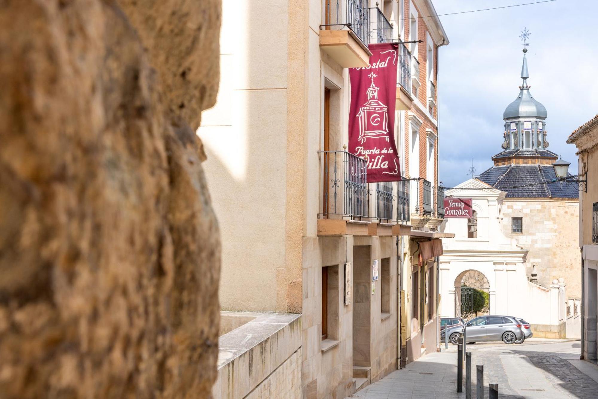 Hostal Sin Recep24H Puerta De La Villa - Pet Friendly & Restaurante Almazán エクステリア 写真