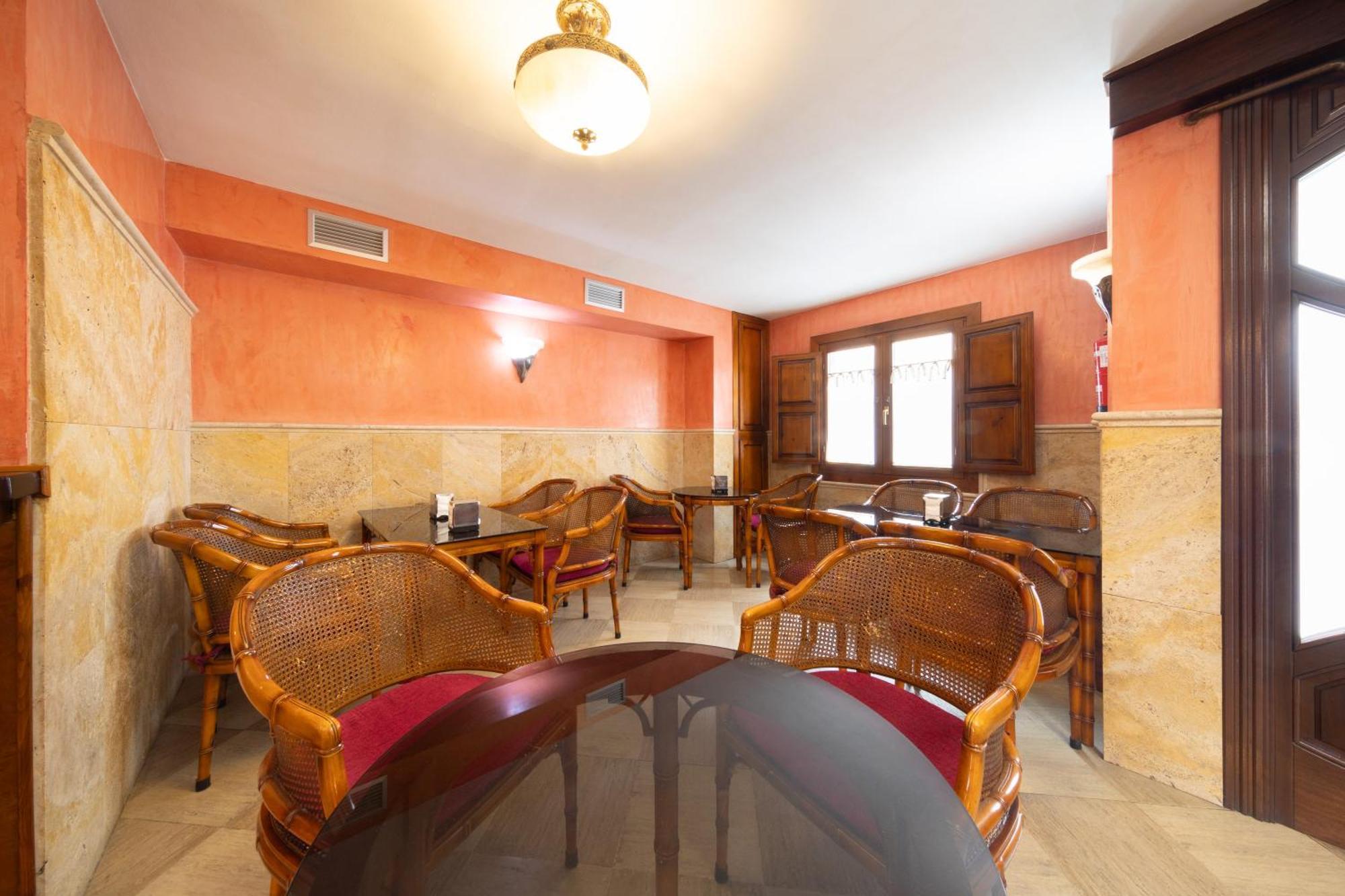 Hostal Sin Recep24H Puerta De La Villa - Pet Friendly & Restaurante Almazán エクステリア 写真