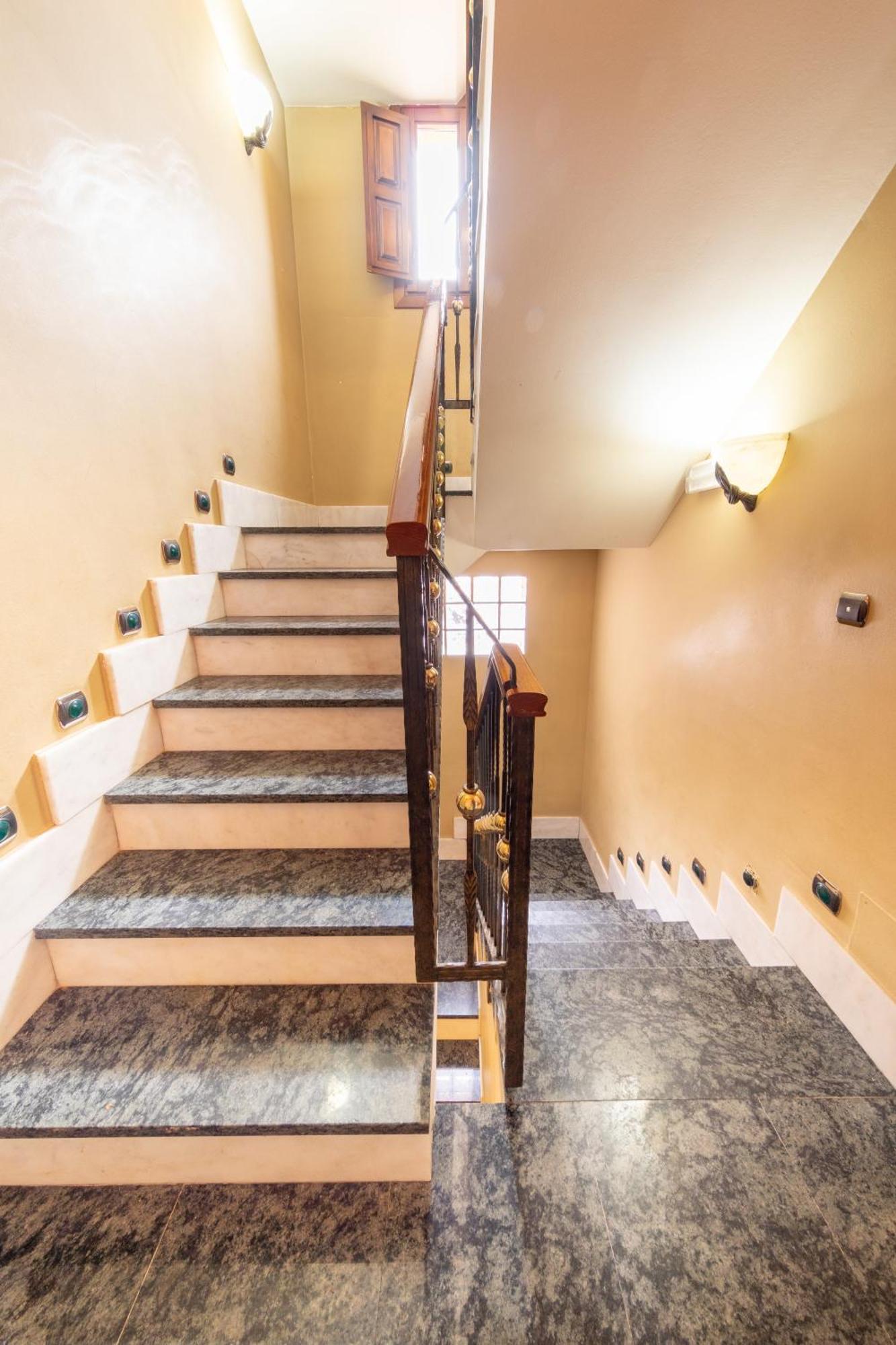 Hostal Sin Recep24H Puerta De La Villa - Pet Friendly & Restaurante Almazán エクステリア 写真