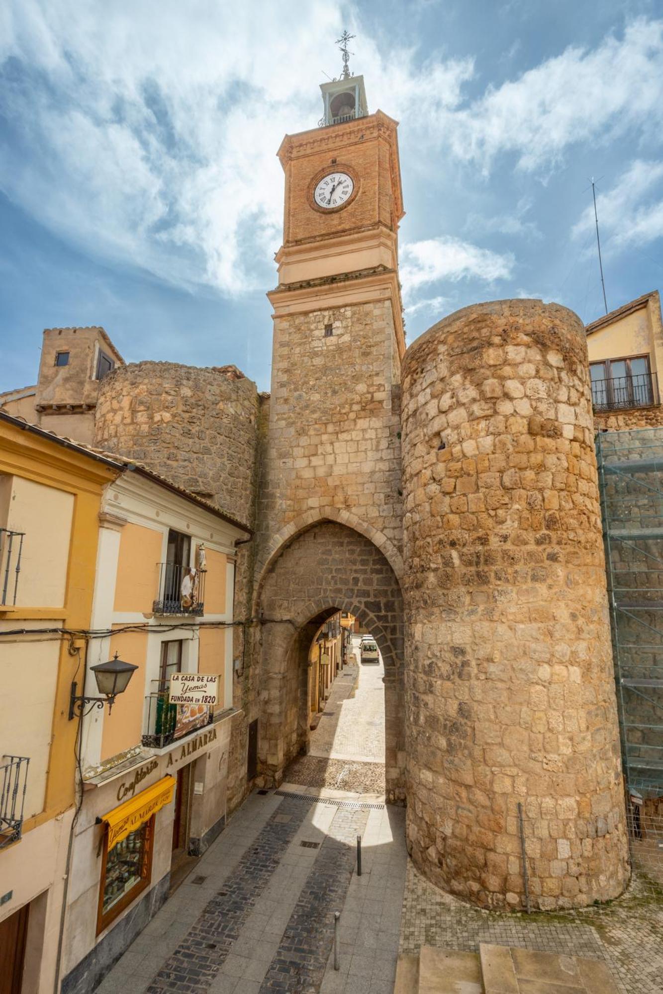 Hostal Sin Recep24H Puerta De La Villa - Pet Friendly & Restaurante Almazán エクステリア 写真