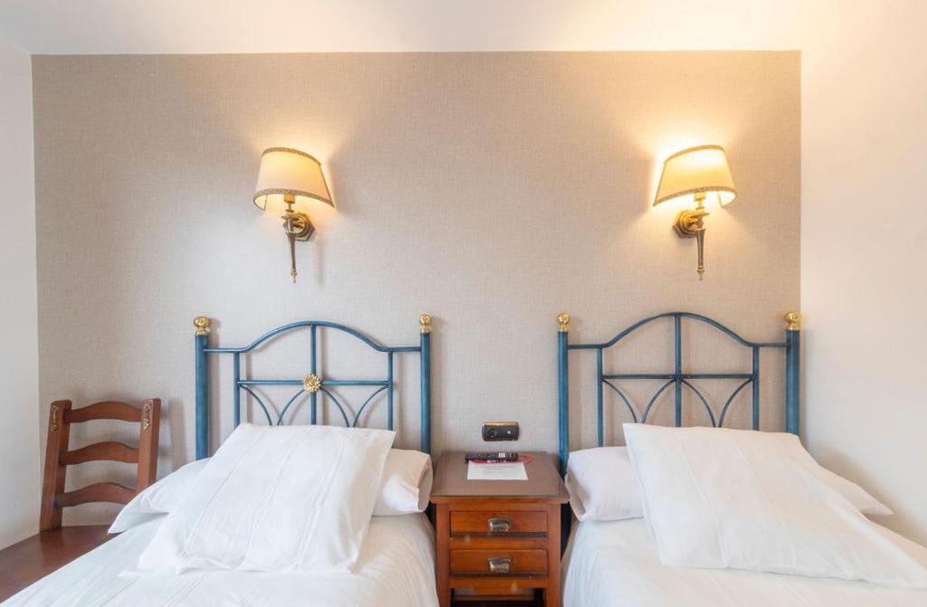 Hostal Sin Recep24H Puerta De La Villa - Pet Friendly & Restaurante Almazán エクステリア 写真