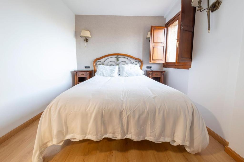 Hostal Sin Recep24H Puerta De La Villa - Pet Friendly & Restaurante Almazán エクステリア 写真
