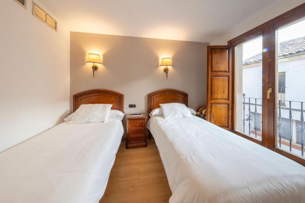 Hostal Sin Recep24H Puerta De La Villa - Pet Friendly & Restaurante Almazán エクステリア 写真